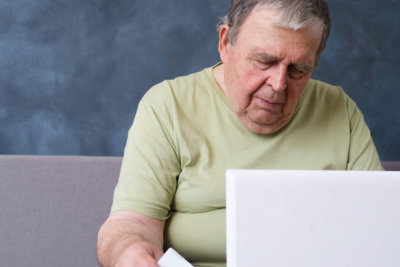 senior looking at the computer